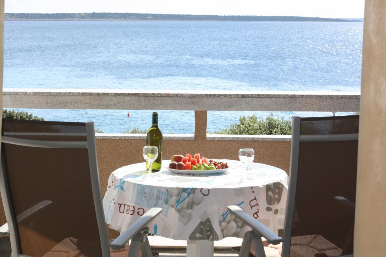 Apartments By The Sea Mandre, Pag - 8655 Kolan Extérieur photo