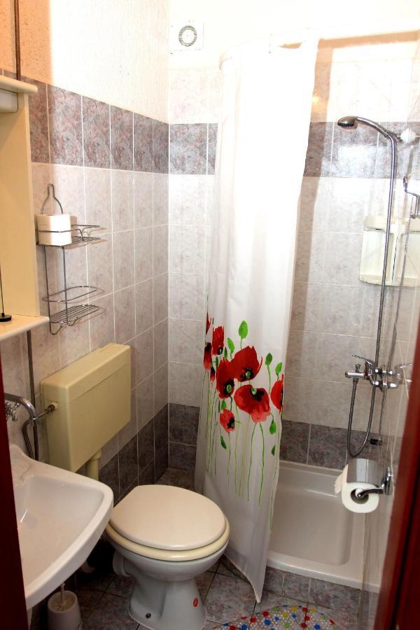 Apartments By The Sea Mandre, Pag - 8655 Kolan Extérieur photo